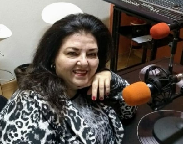 Josie, apresentadora do programa Vinil 33 na Web Rádio Magic Sound