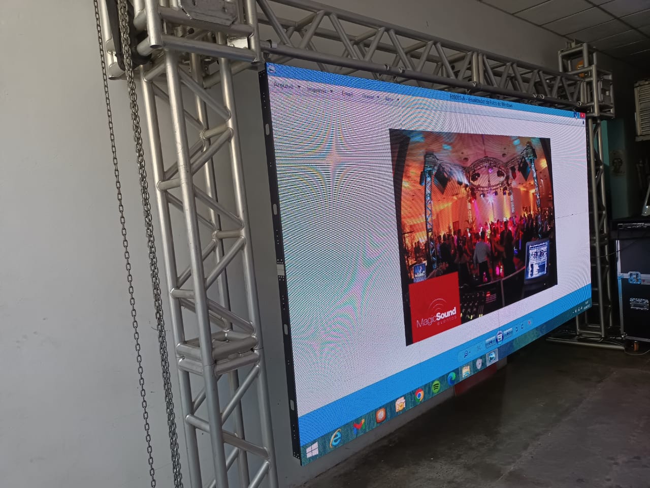 Teste de painel de LED Magic Sound com imagem de festa